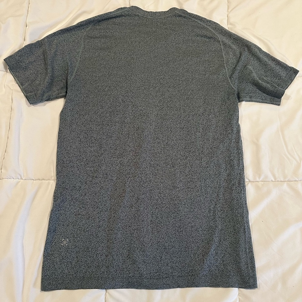Lululemon Short Sleeve Shirt - Picture 3 of 3